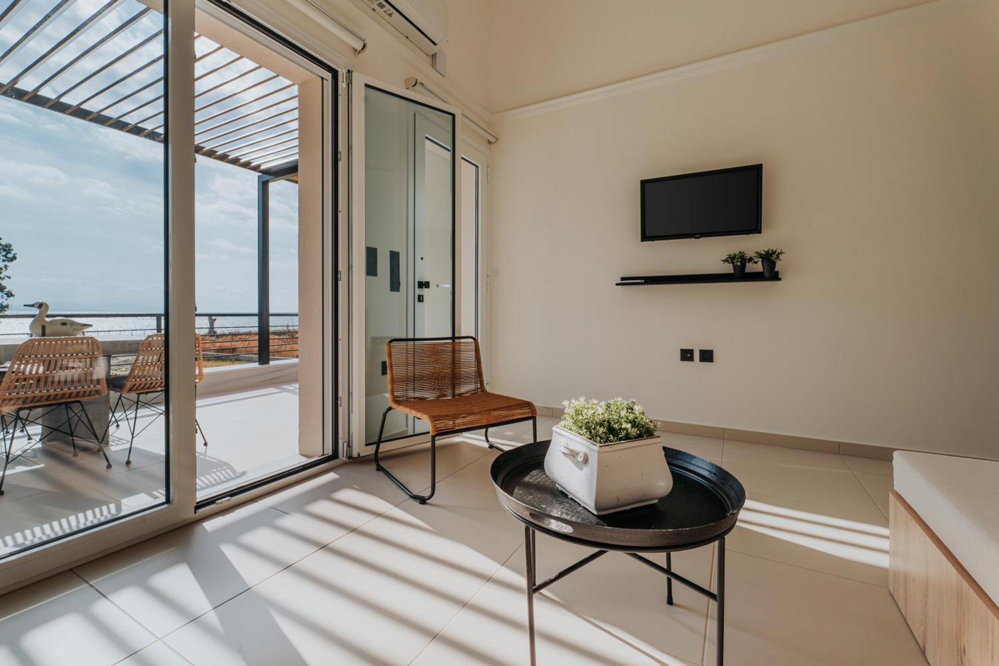Ponte Suites Antirrio Exterior photo